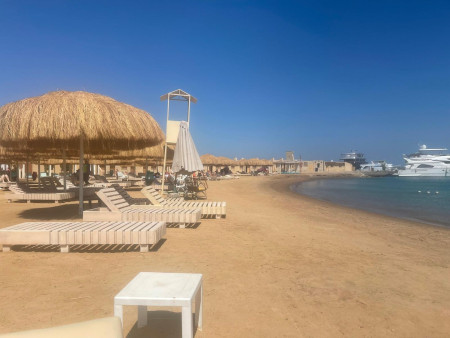 Apartmán VIP 80m2 + terasa 20 m2 s výhledem na bazén pro 2 až 6 osob